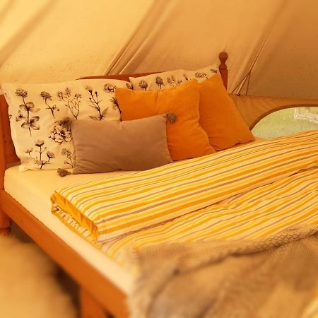Hotel Glamping V Sadu Sadská Esterno foto