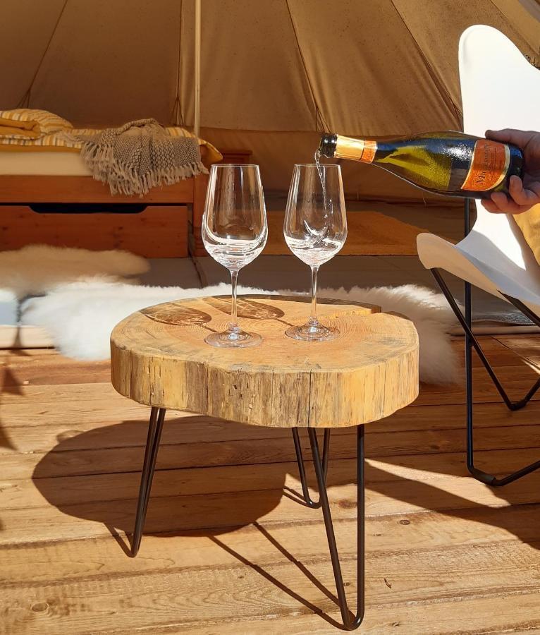 Hotel Glamping V Sadu Sadská Esterno foto