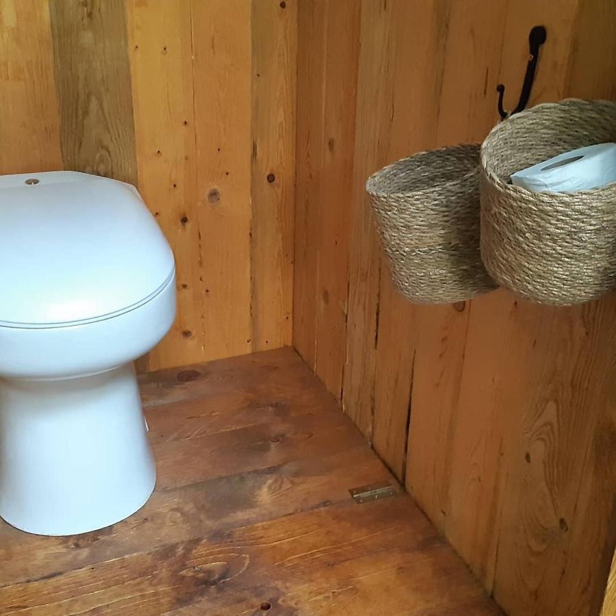 Hotel Glamping V Sadu Sadská Esterno foto